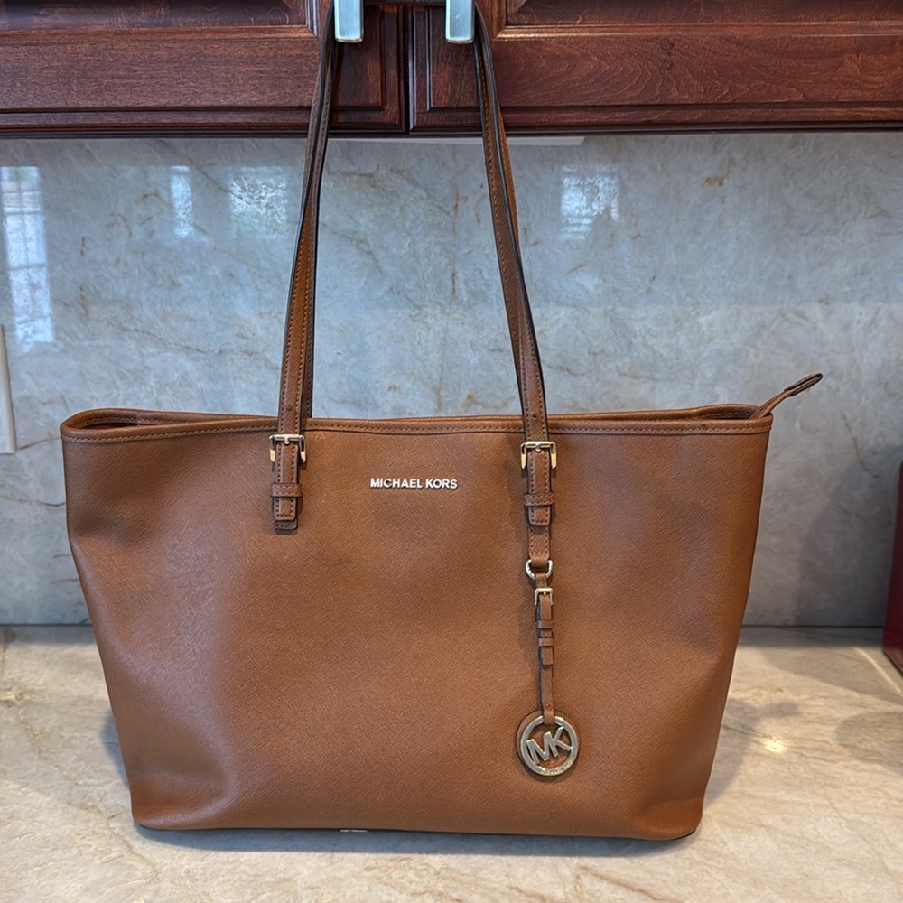 Michael Kors Tan Multifunctional Tech Friendly Le… - image 1